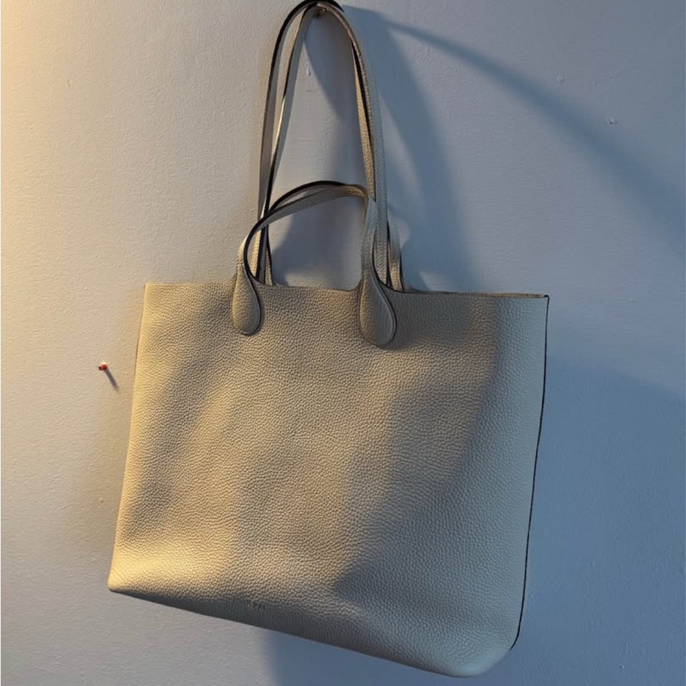 Cream Minimalist Shoulder Bag with Structured Design